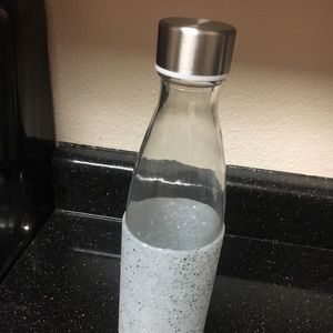 Glass water bottle w/ silicone cover